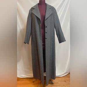Giorgio Armani Houndstooth Wool Maxi Coat . Made in Italy . Size 46